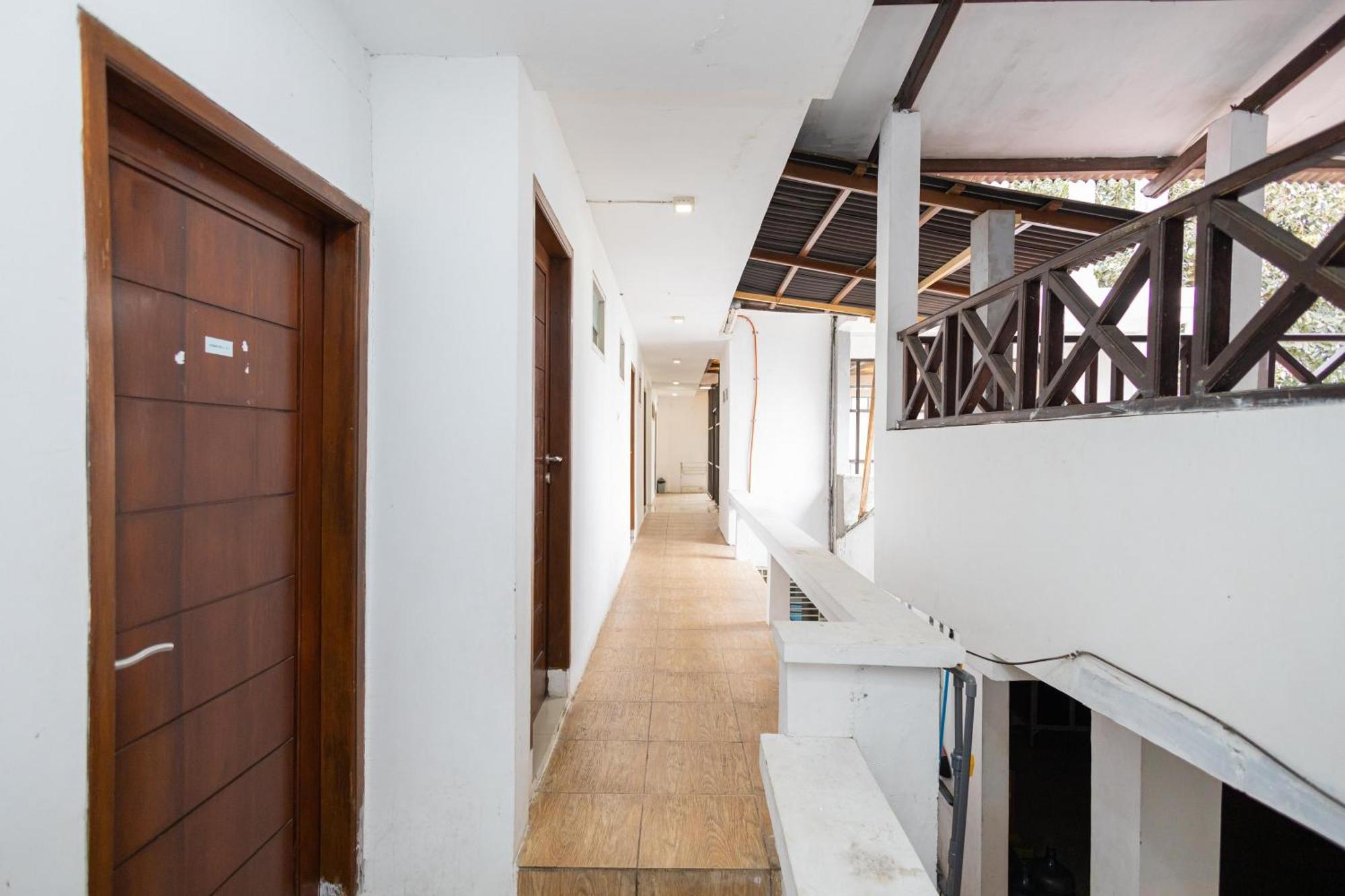 Reddoorz Syariah At Wisma Djokorio Poncokusumo Malang Extérieur photo