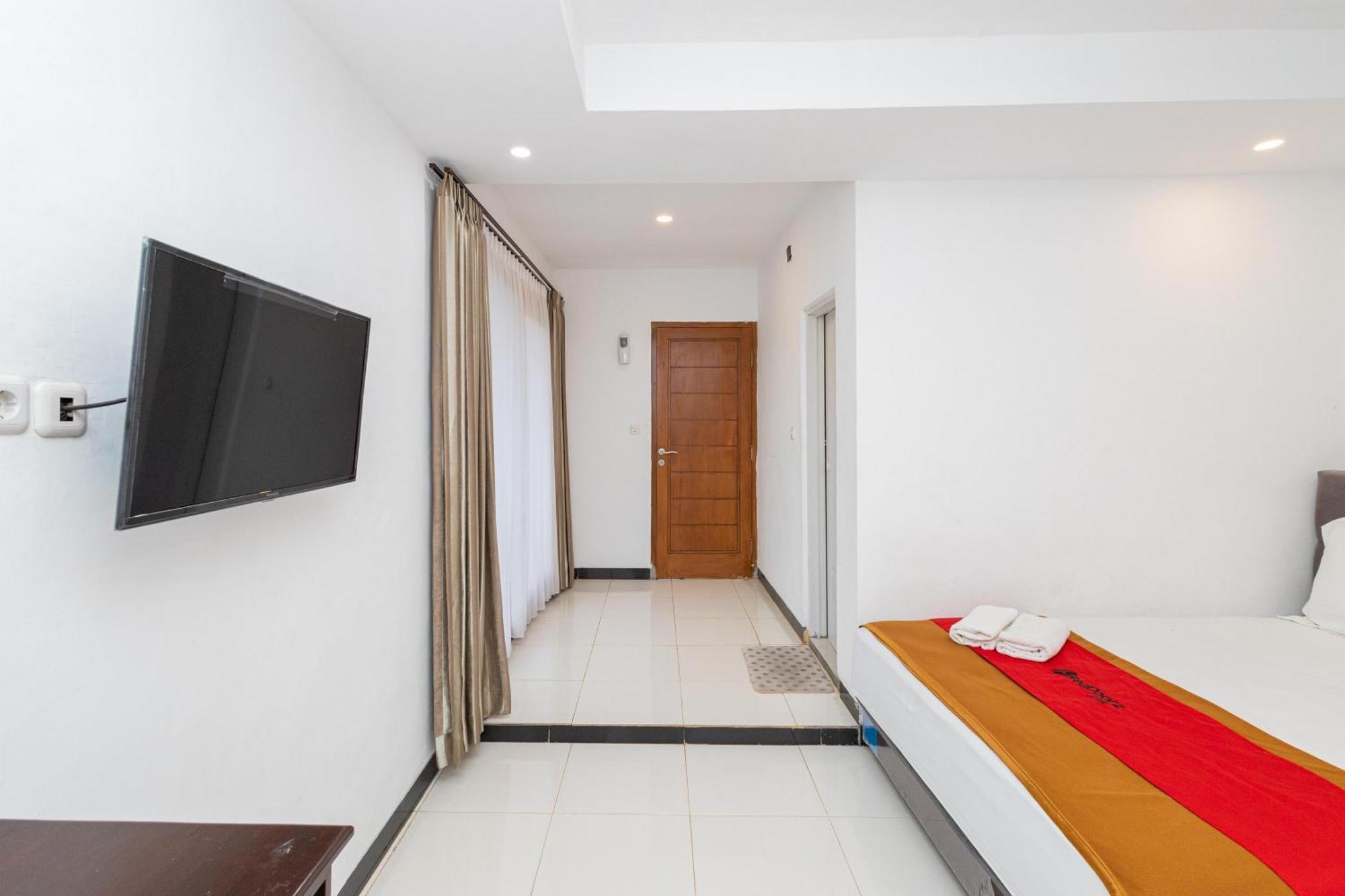Reddoorz Syariah At Wisma Djokorio Poncokusumo Malang Extérieur photo