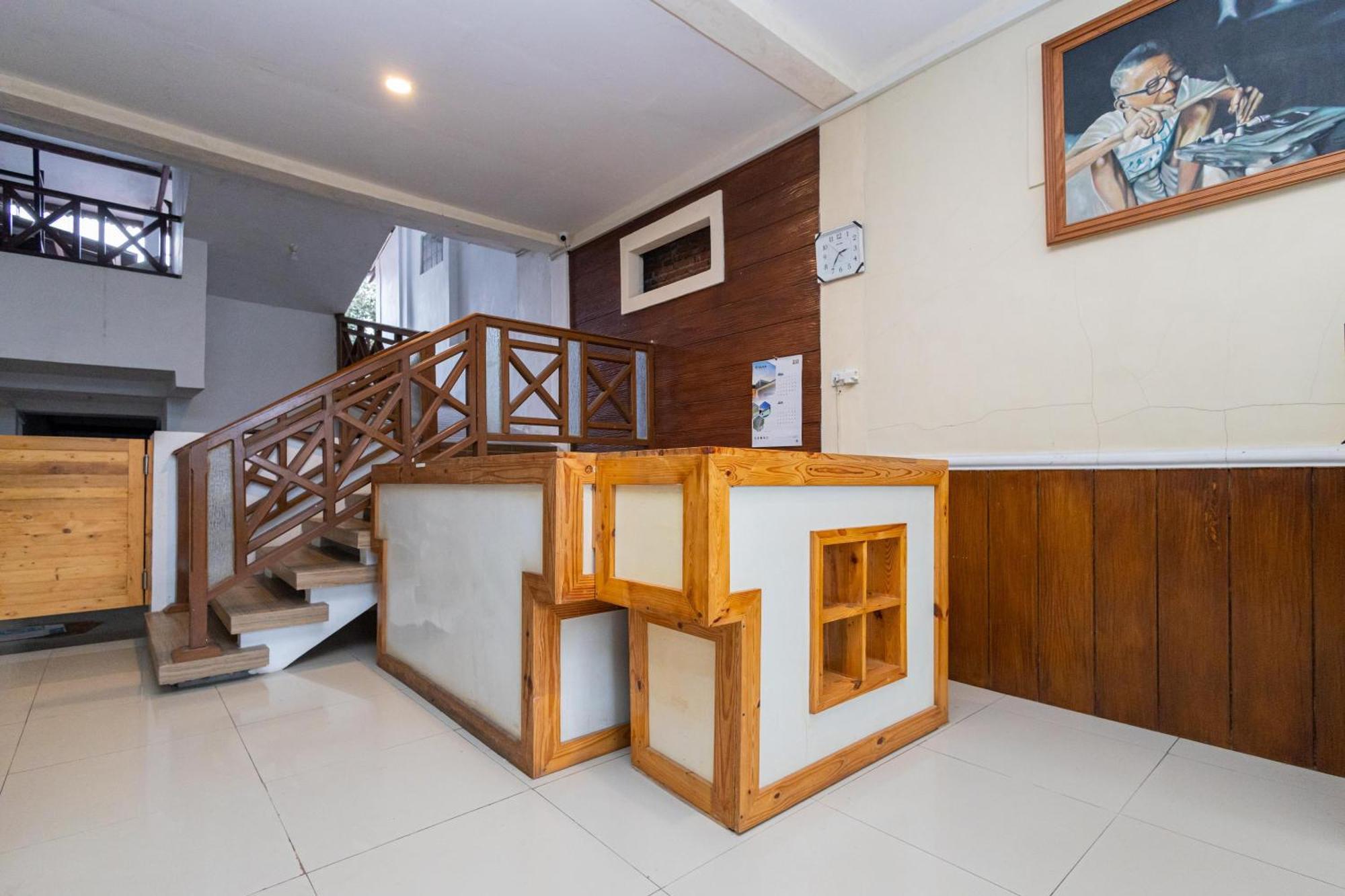 Reddoorz Syariah At Wisma Djokorio Poncokusumo Malang Extérieur photo
