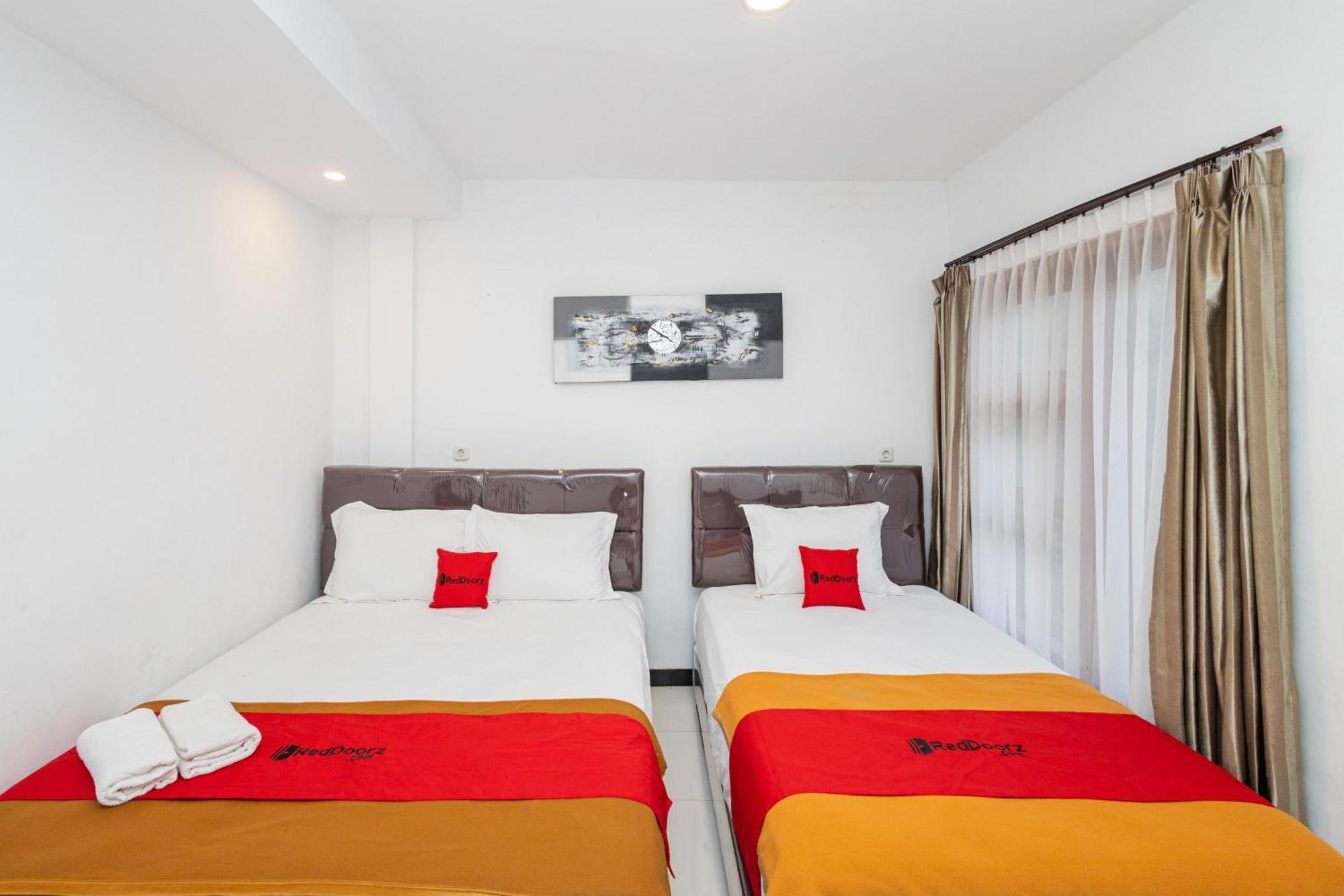 Appartement Reddoorz Syariah At Wisma Djokorio Poncokusumo à Malang Extérieur photo