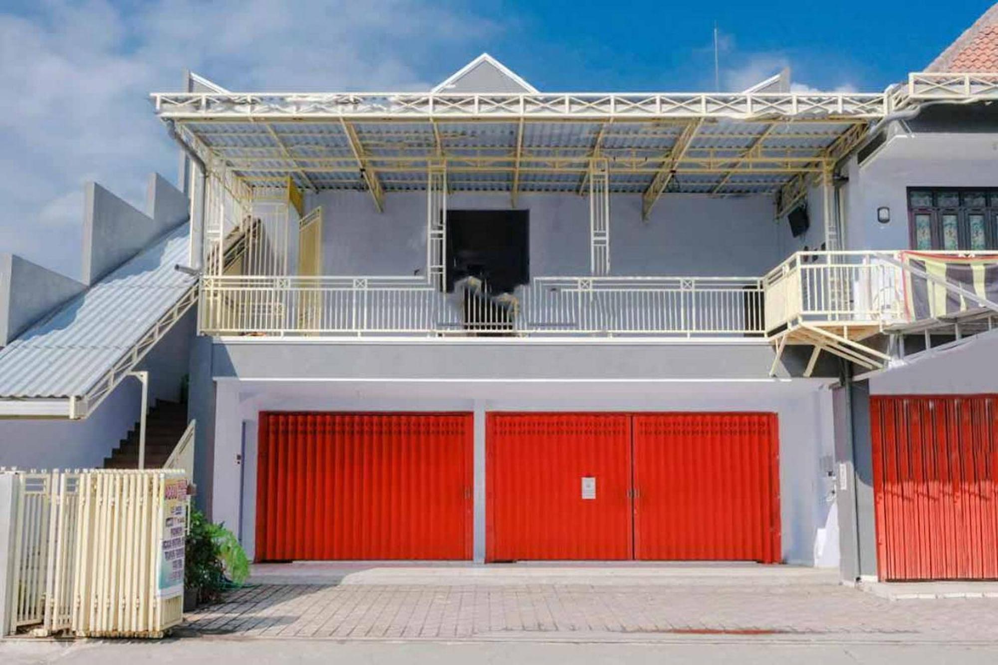 Reddoorz Syariah At Wisma Djokorio Poncokusumo Malang Extérieur photo